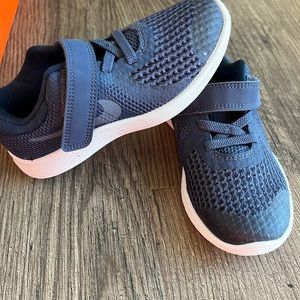 NEW w/ box Nike revolution kids shoes